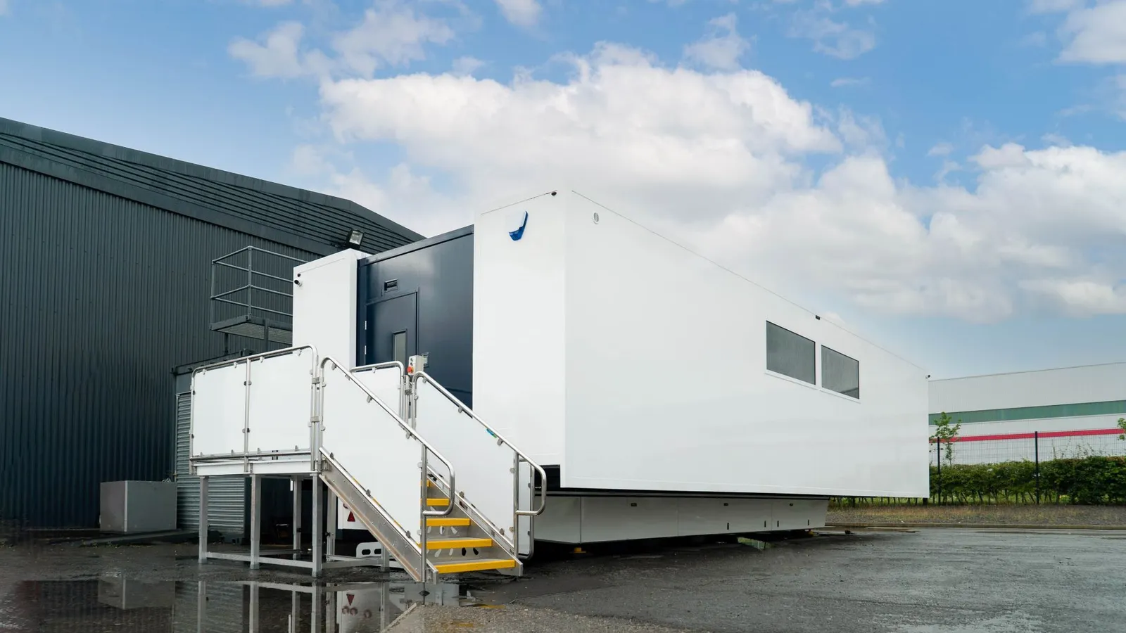 Decontamination XL exterior with access steps and extended side section