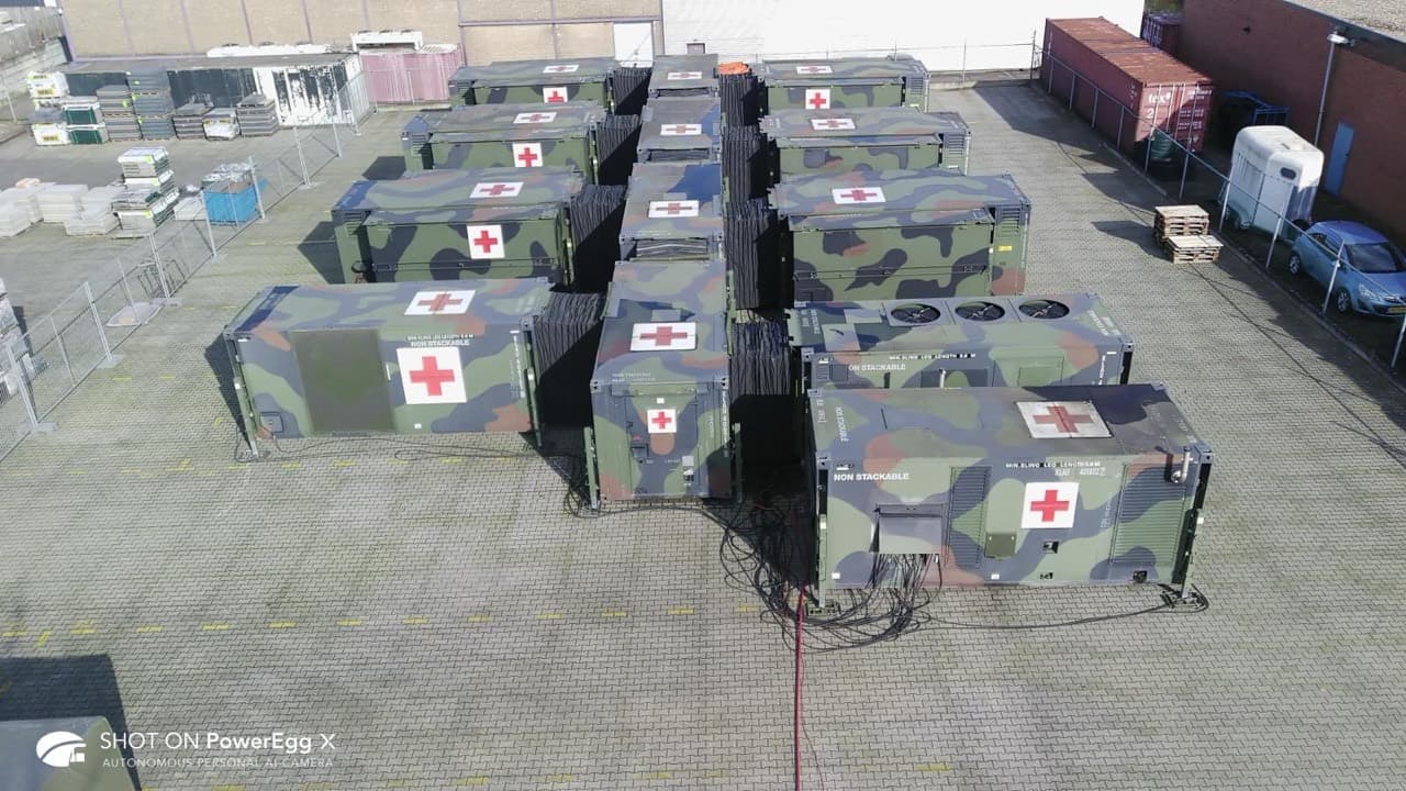 Head-on aerial photograph showing the central corridor linking the field hospital modules