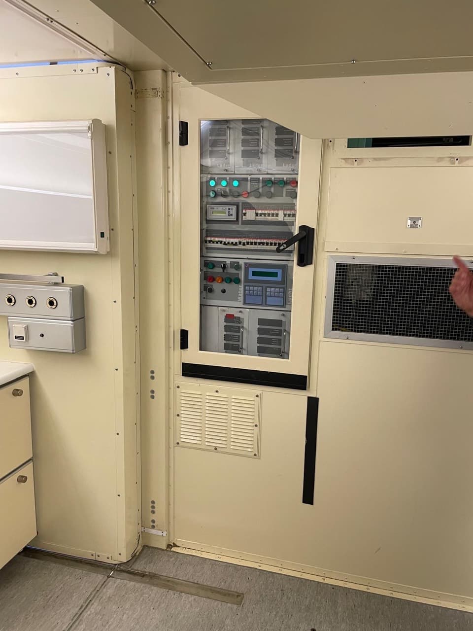 Clinical room wall with service outlets, control cabinet and ventilation grille