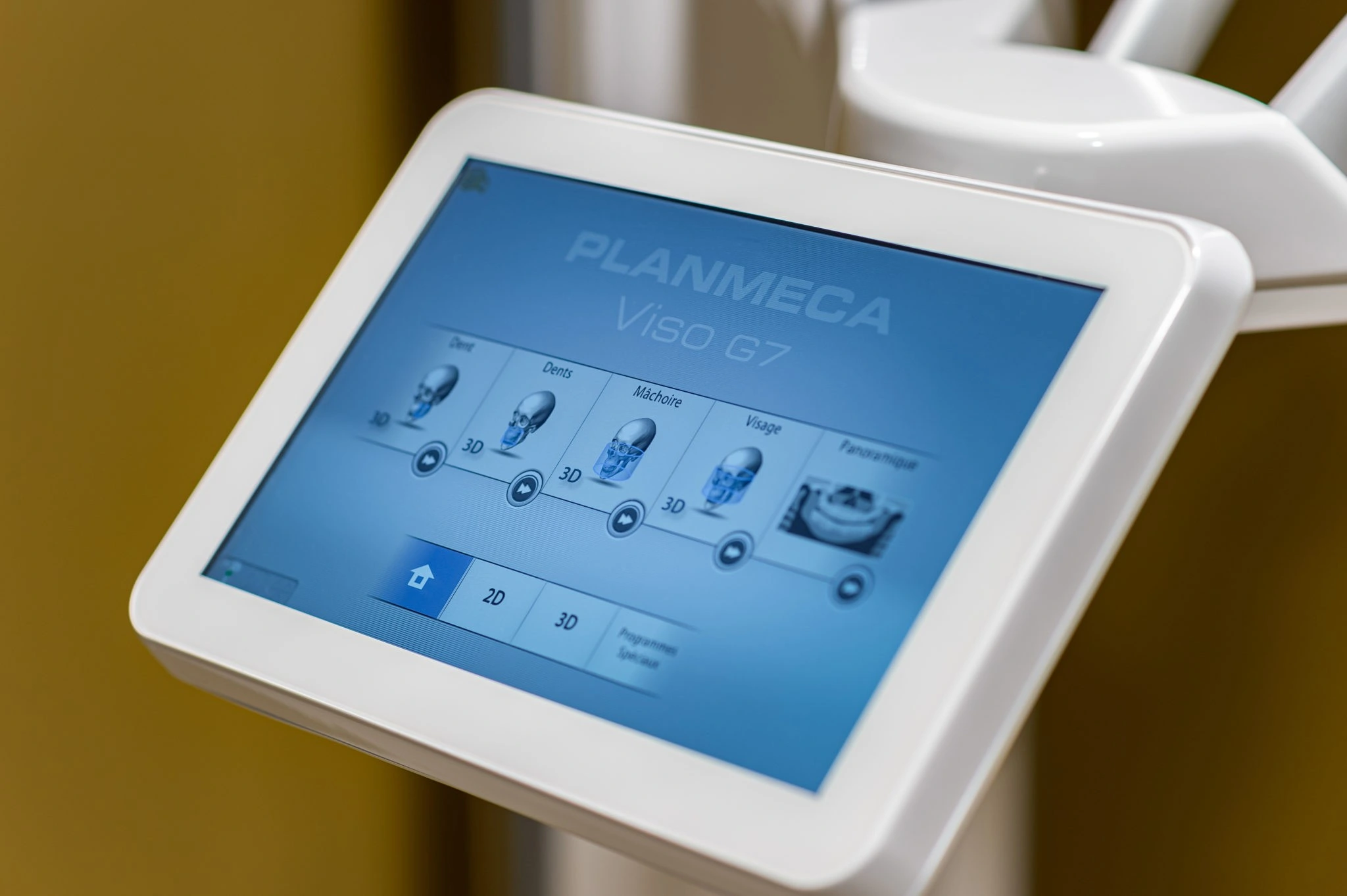 The touchscreen acquisition controls of an installed Planmeca Viso G7.