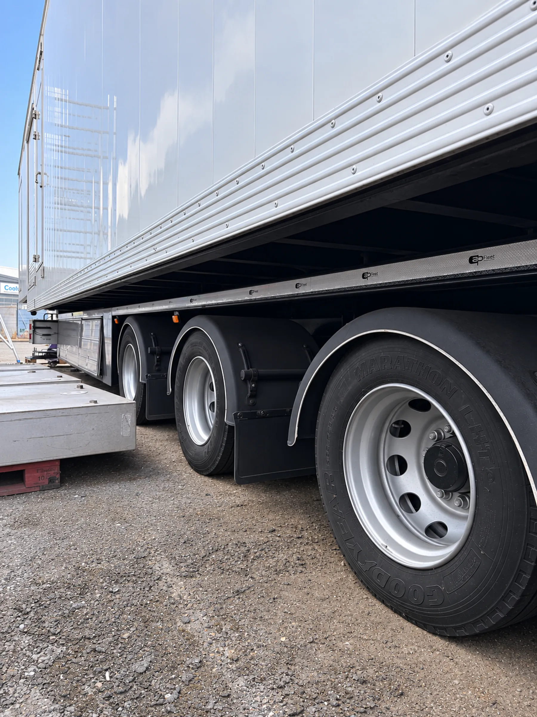 Quad outpatient trailer wheels and chassis