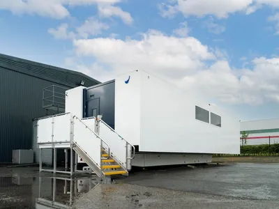 Decontamination XL exterior with access steps and extended side section