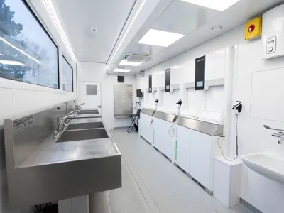 Decontamination XL interior with sinks and reprocessing equipment