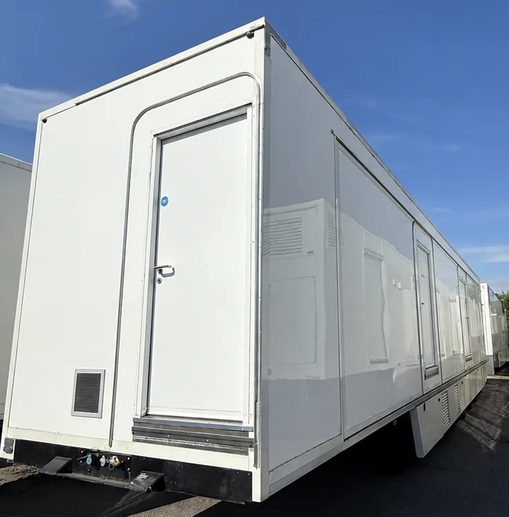 Endoscopy and procedure trailer with front door and long side