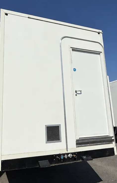 Endoscopy and procedure trailer front entrance and chassis