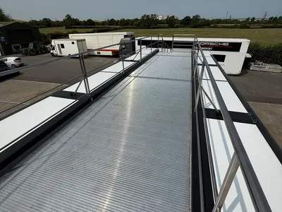 Expandable trailer optional roof decking and railings