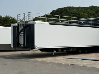 Expandable trailer exterior side view